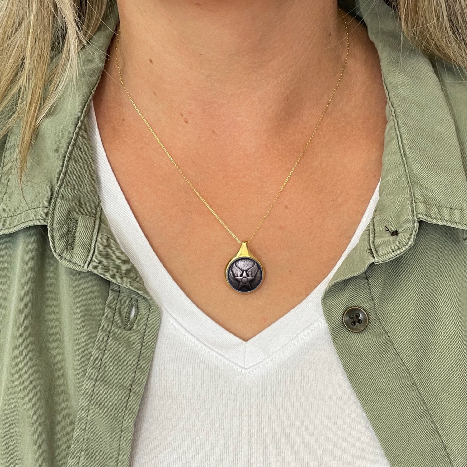 Legacy Collection | Button Sleek Gold Necklace