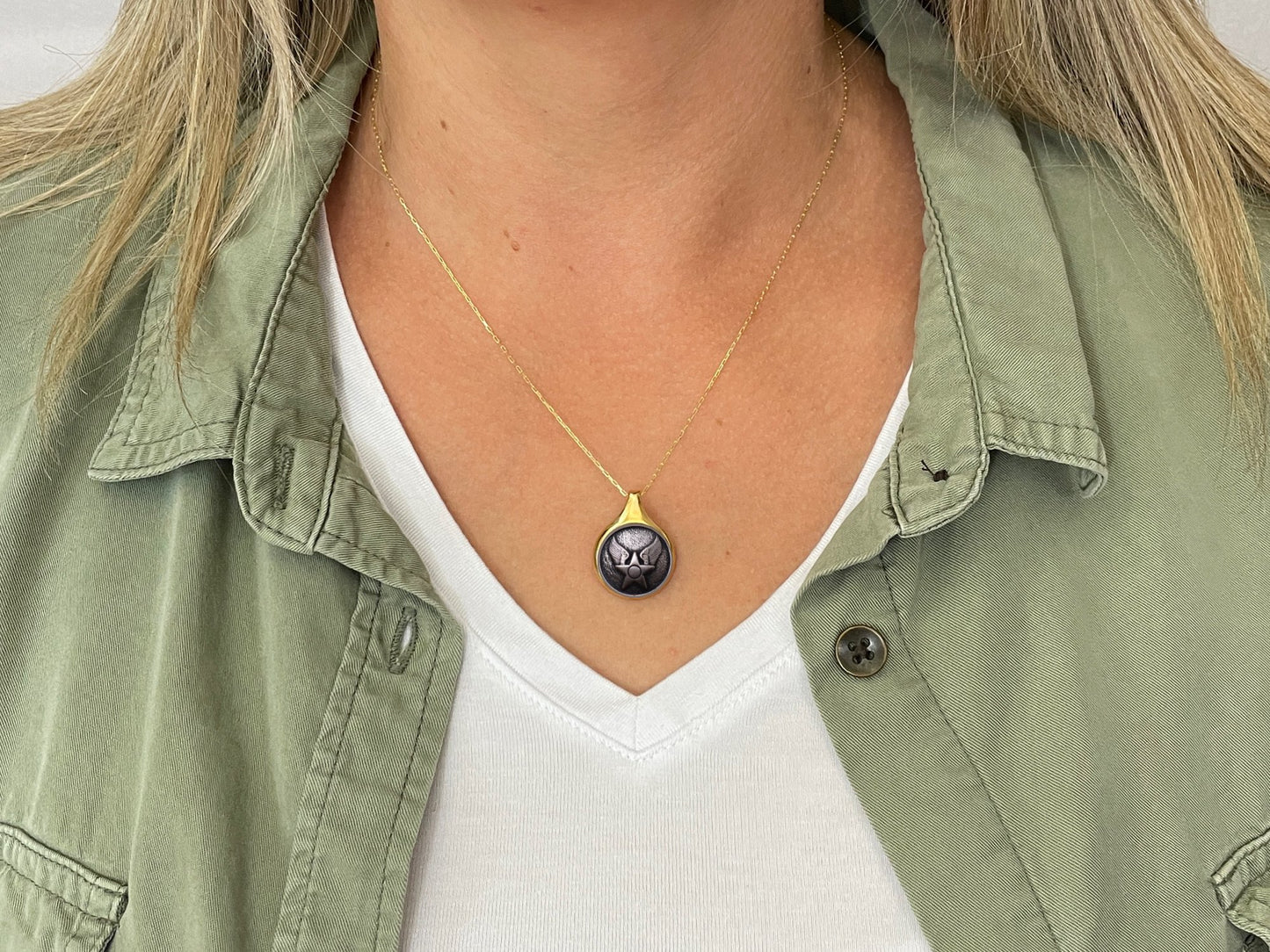 Legacy Collection | Button Sleek Gold Necklace