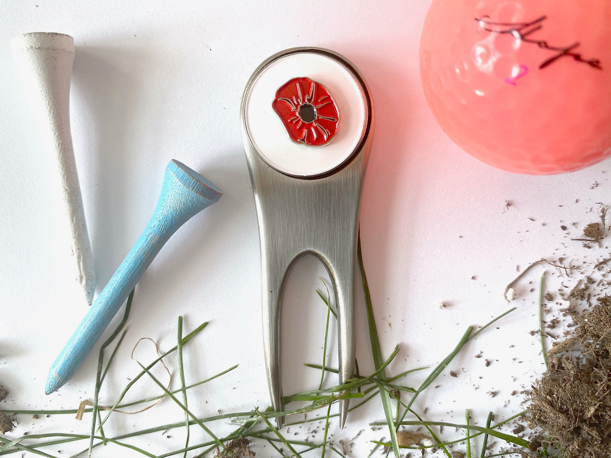 Poppy Divot Tool and Ball Marker