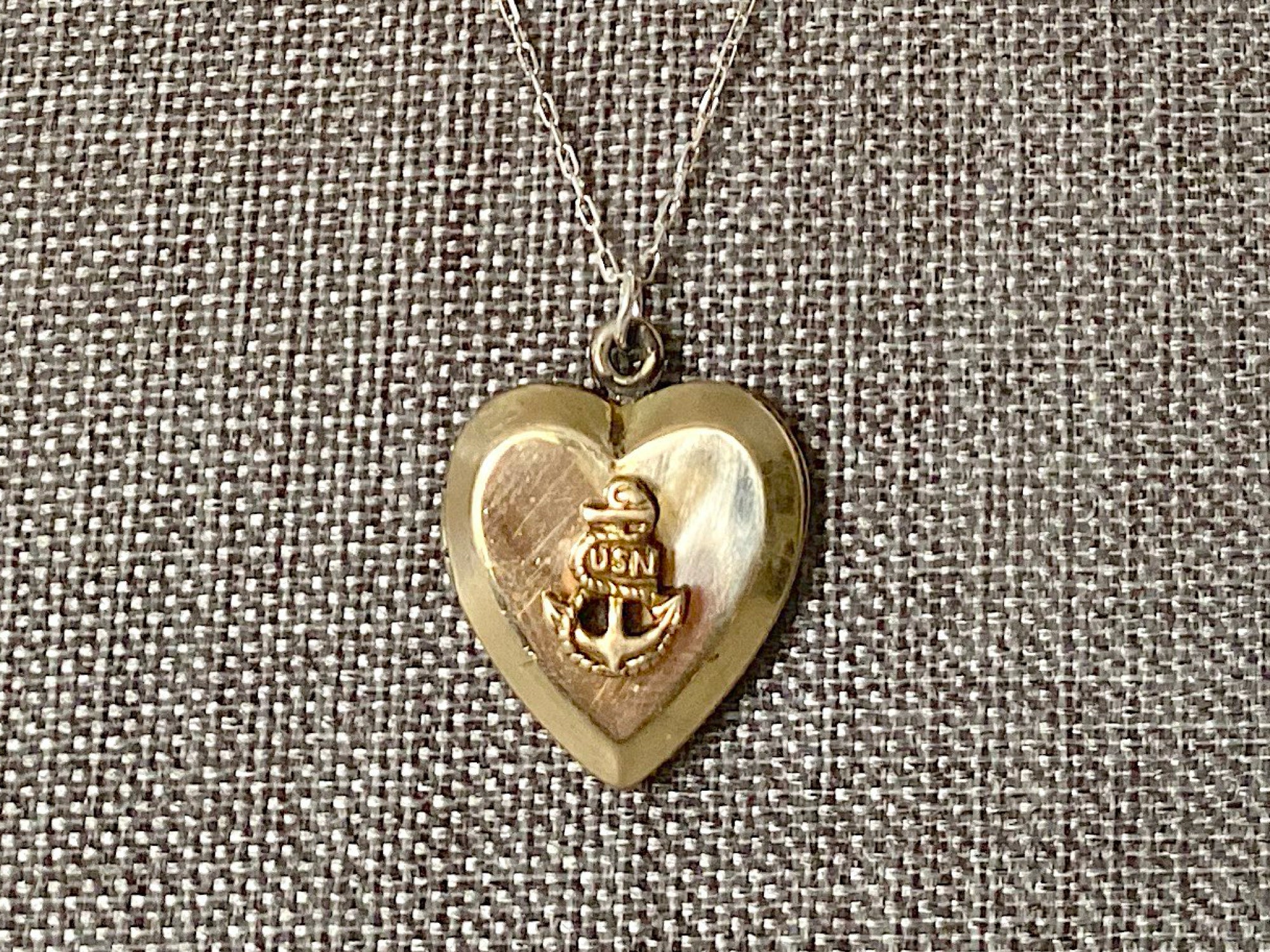 Vintage Sweetheart Necklace | Navy Heart Locket VB801