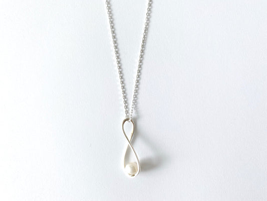Eternal Grit Pearl Necklace