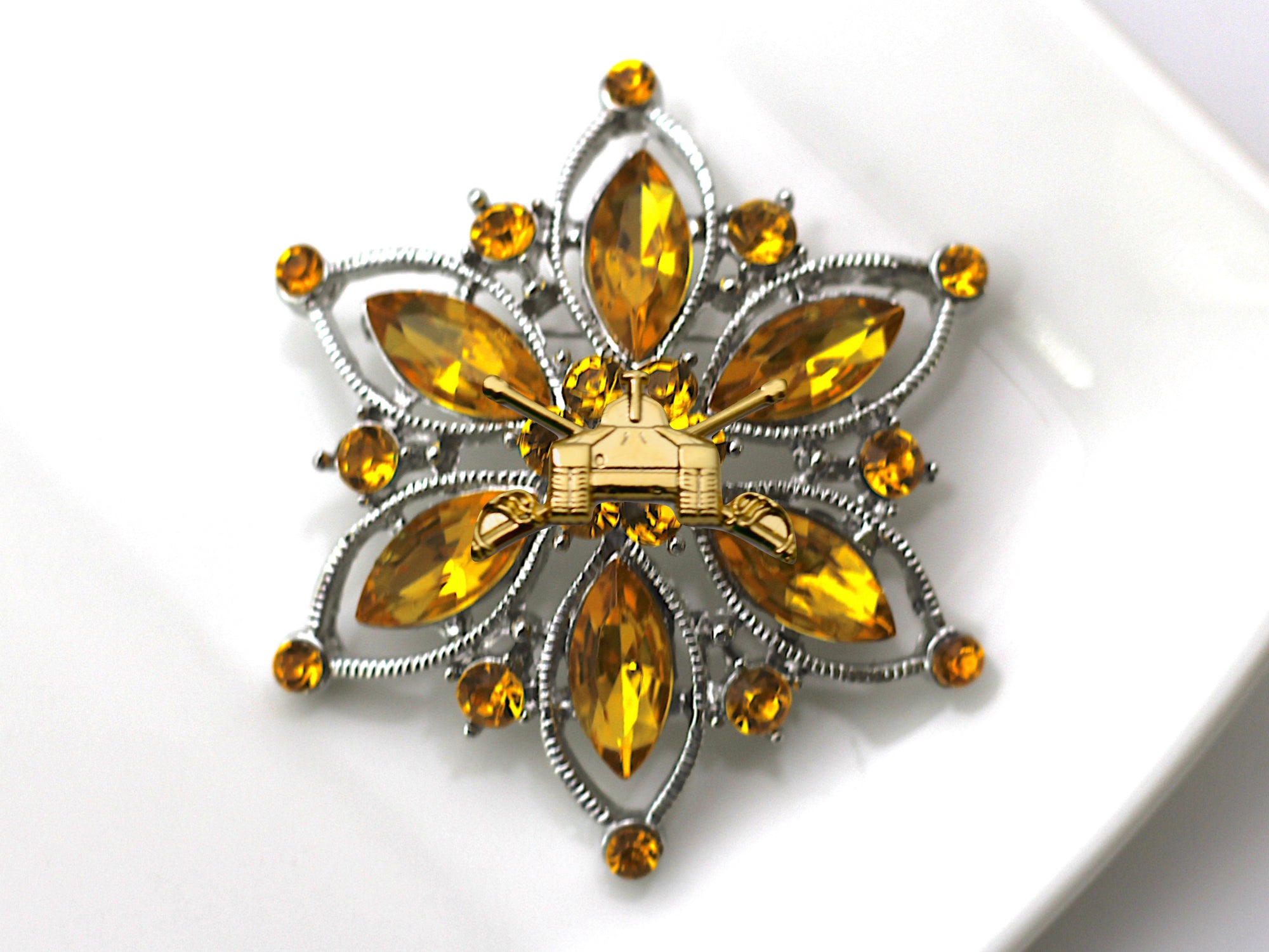 Armor Brooch 9L