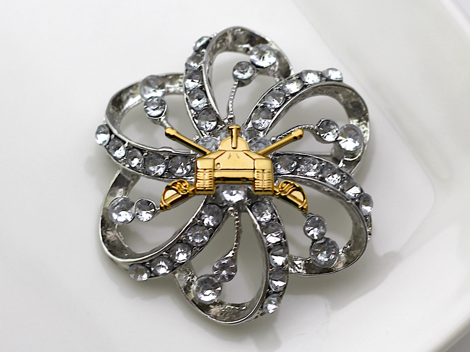 Armor Brooch 10D