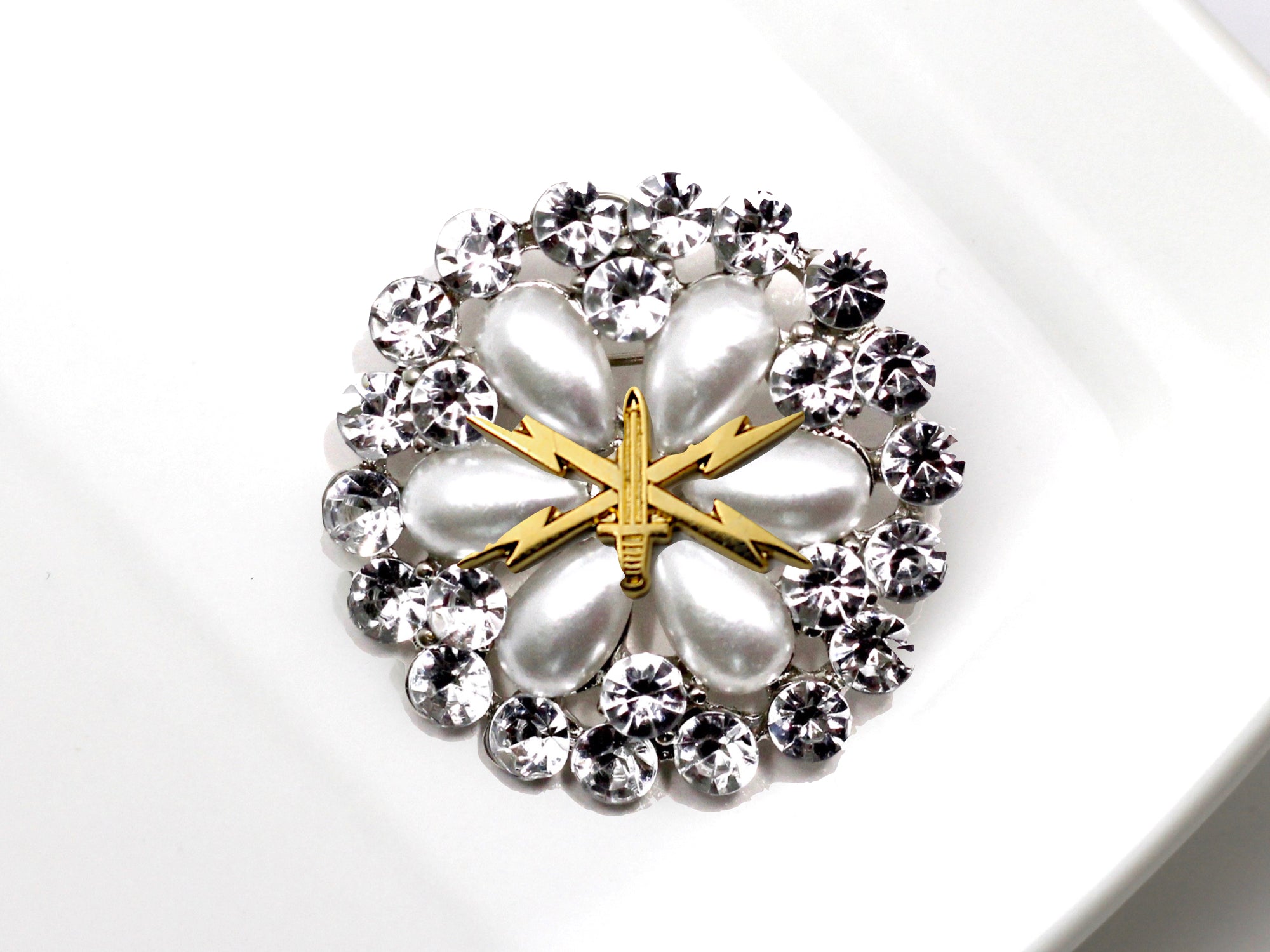 Cyber Brooch 7J