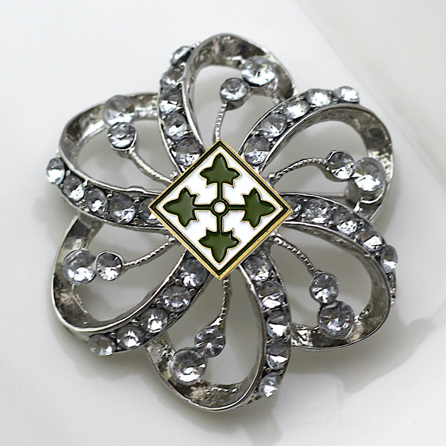 4th Infantry Division Brooch 10D