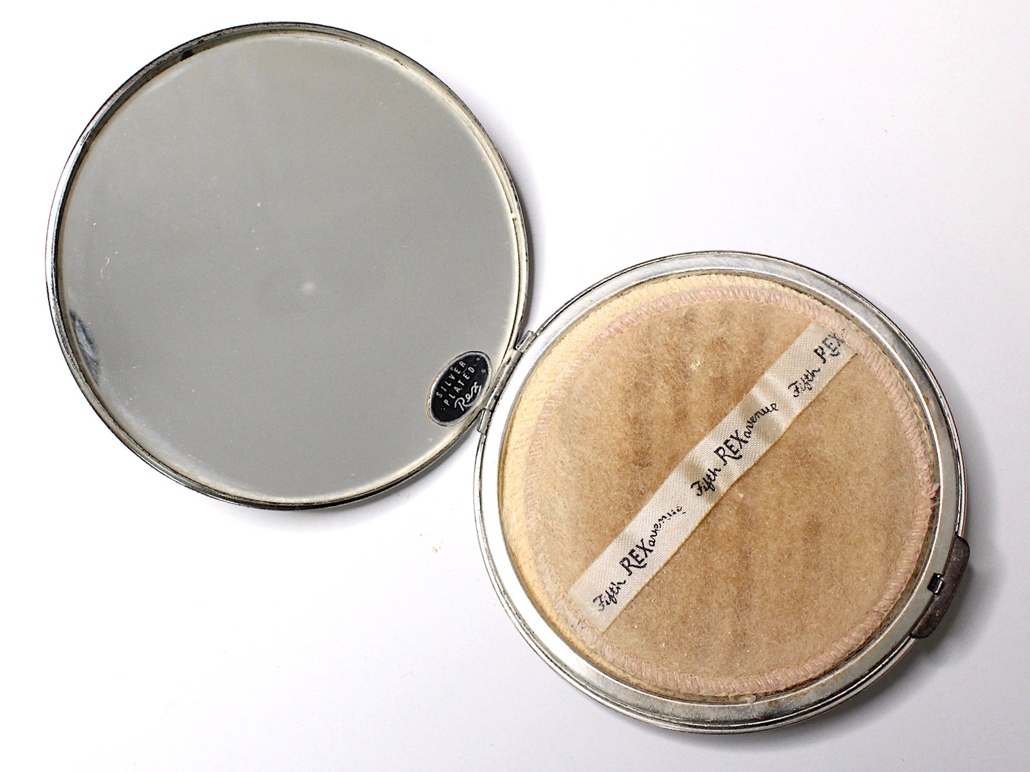 WWII-era Vintage Sweetheart Compact | Eagle VB167