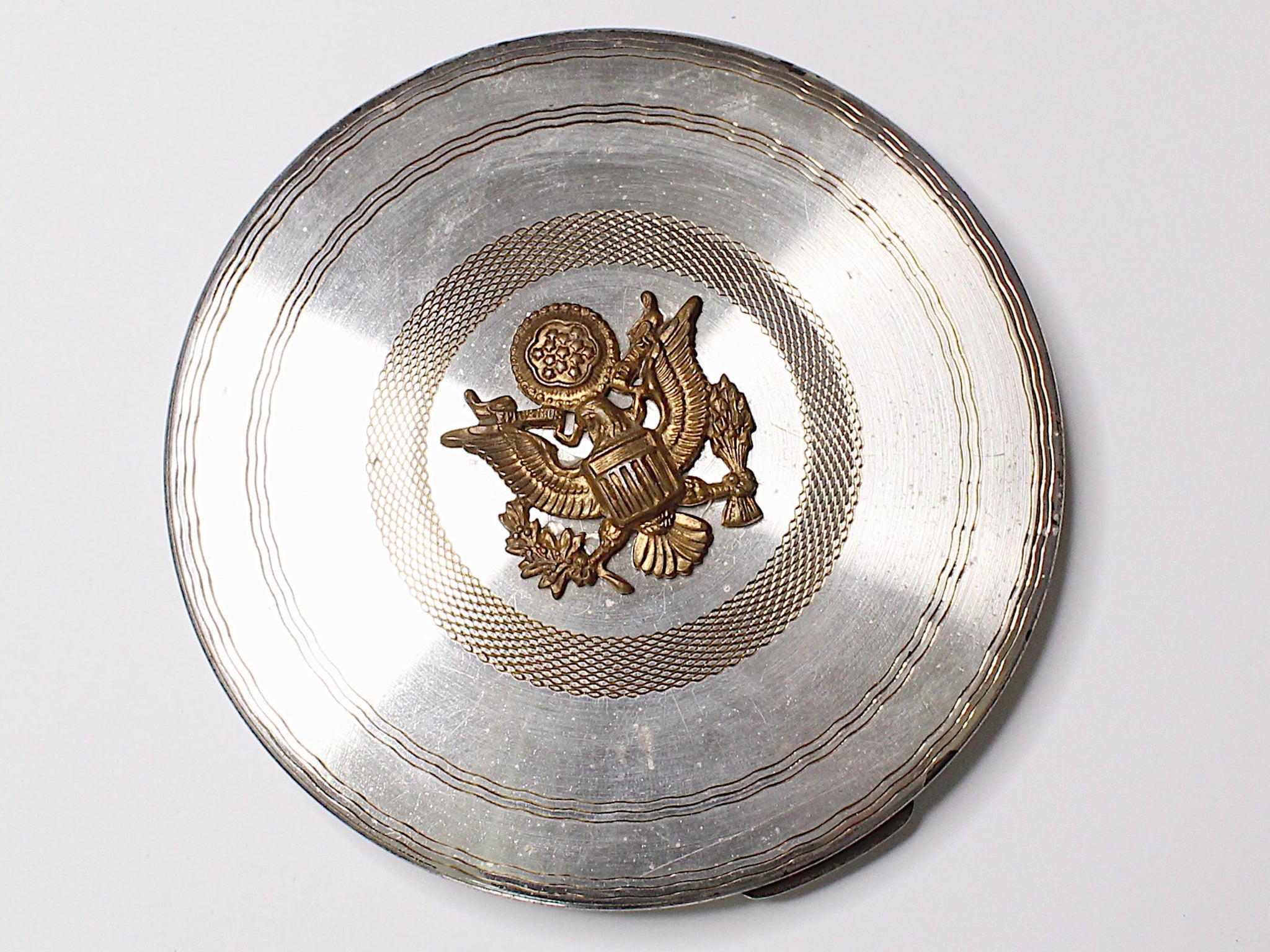 WWII-era Vintage Sweetheart Compact | Eagle VB167